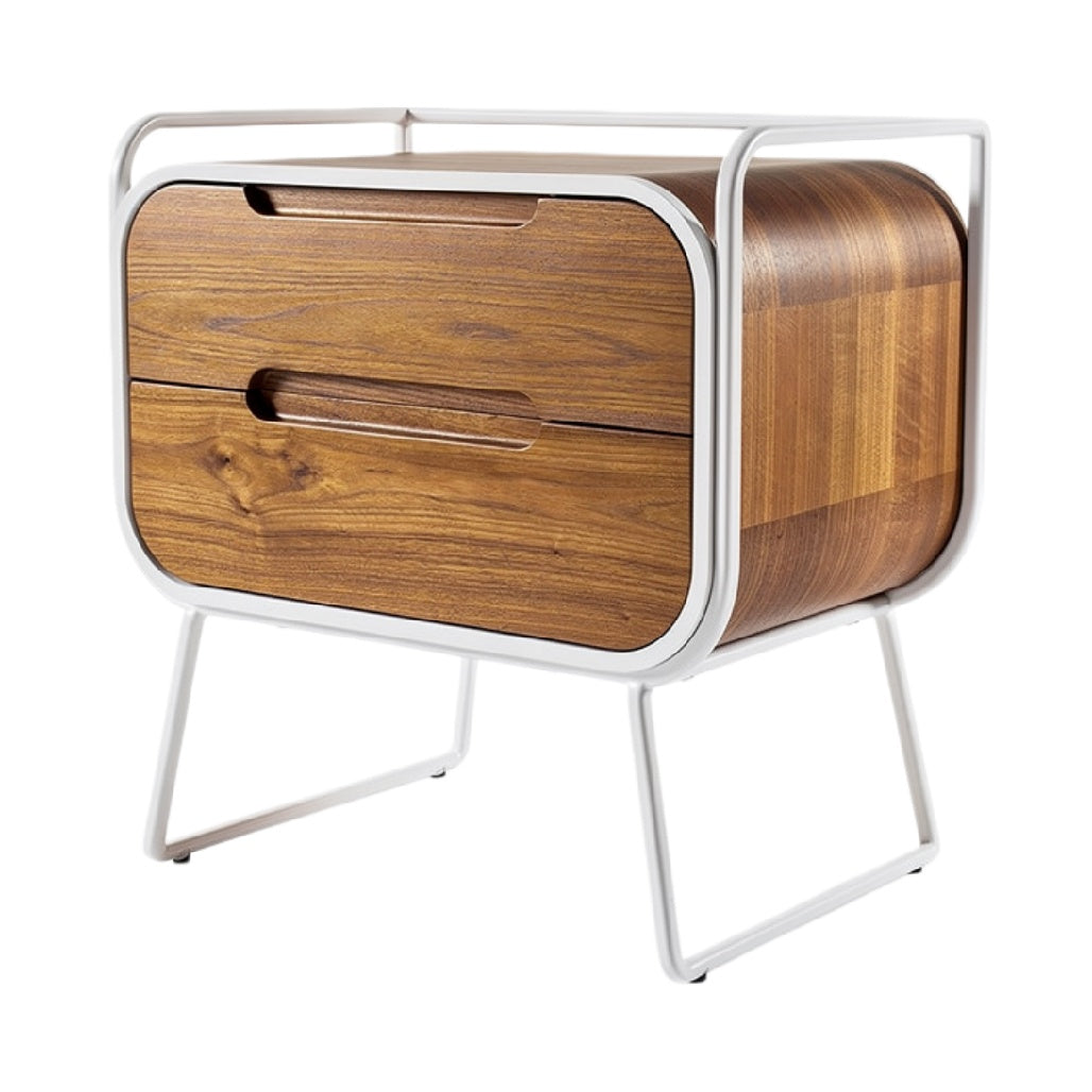 Moderne nachtkast met houten lades en metalen frame